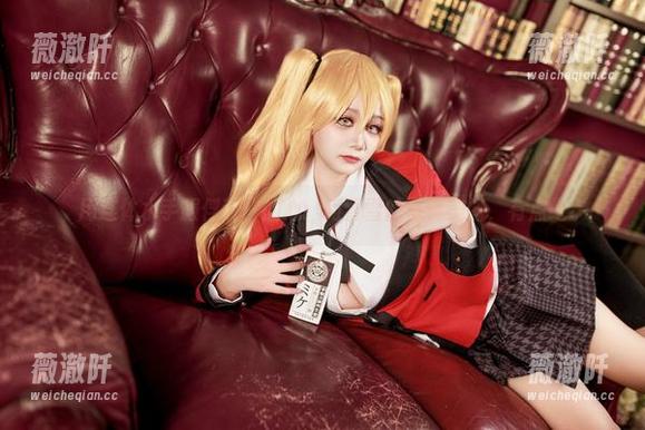 用连体水手服俘获你的心：阿雪雪的写真美图，有点绝