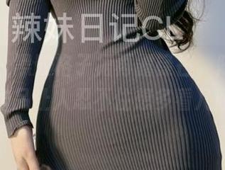 微密圈 - 黑胶格子裙再露锋芒，陈佩奇的作品让人忍不住想多看几眼