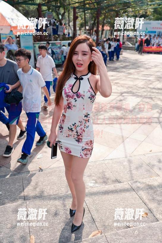 魔镜街拍 - 来看看婷婷的最新写真集，白色吊带裙和黑丝美腿，简直让人觉得她就是画中走出的女神！
