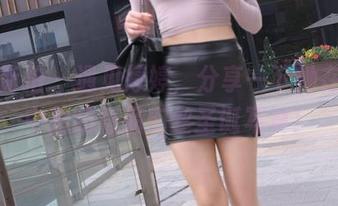 魔镜街拍 - 遇见婷婷，分享一下她在寒风中拍的极品肉丝圣诞写真！