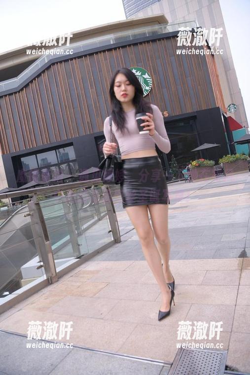 魔镜街拍-婷婷 魔镜街拍 - 遇见婷婷,分享一下她在寒风中拍的极品肉丝圣诞写真!
